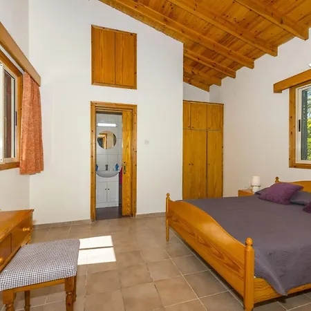Vila Iriss By Polis