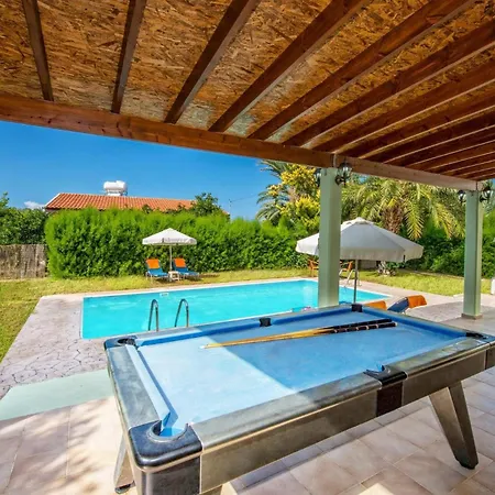 Villa Iriss By *